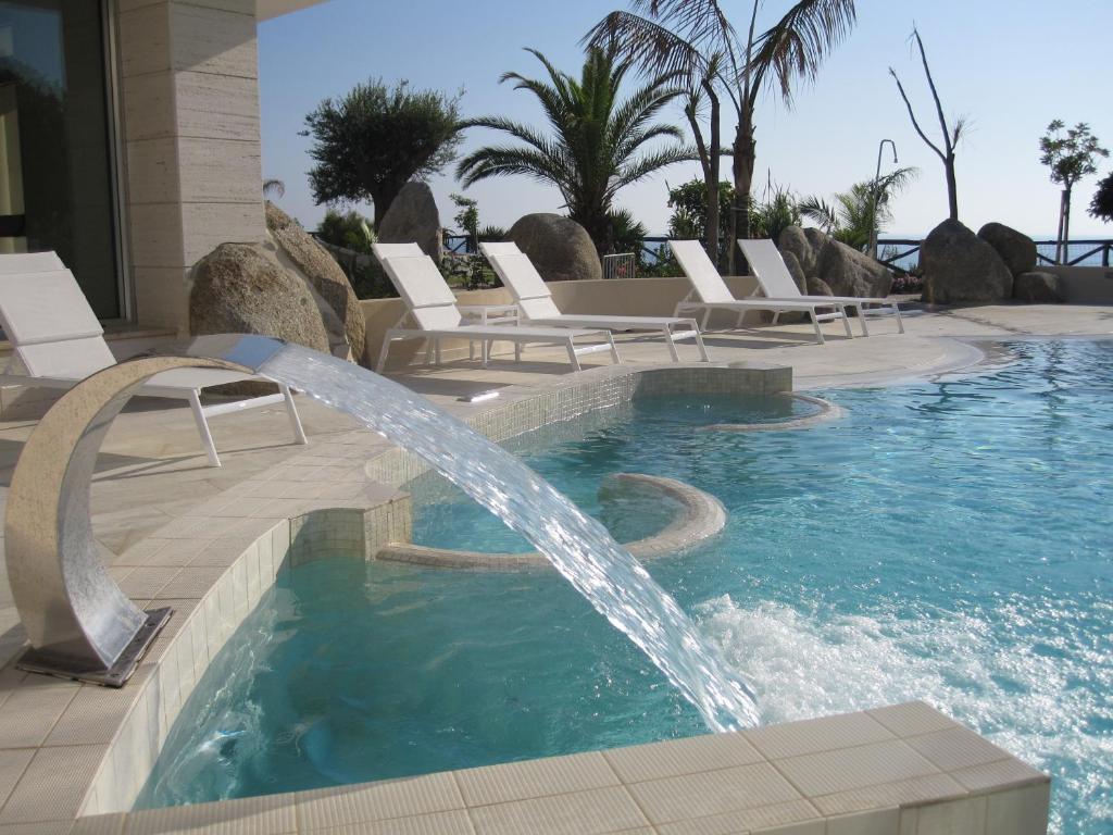 Hotel Villaggio Cala Di Volpe Capo Vaticano Esterno foto