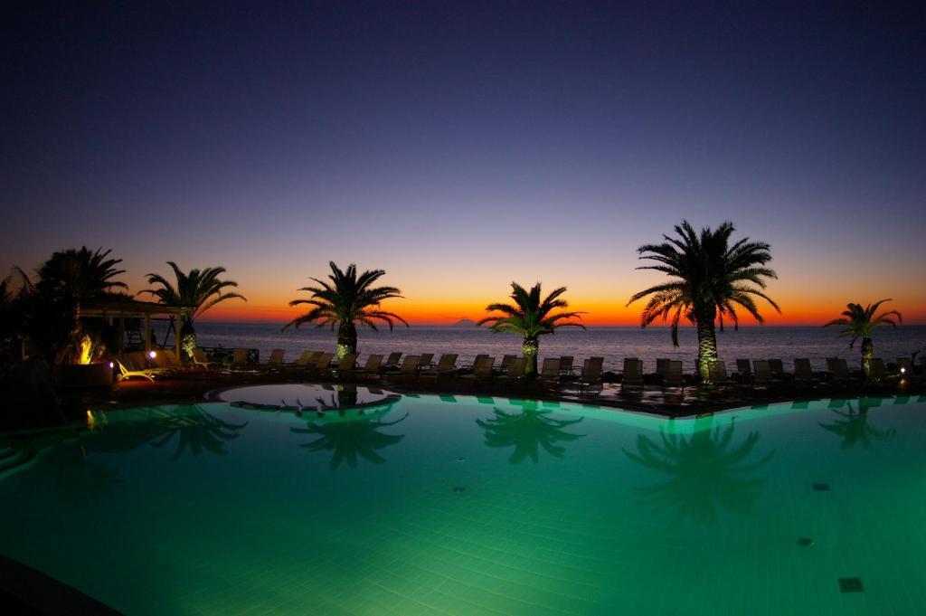 Hotel Villaggio Cala Di Volpe Capo Vaticano Esterno foto