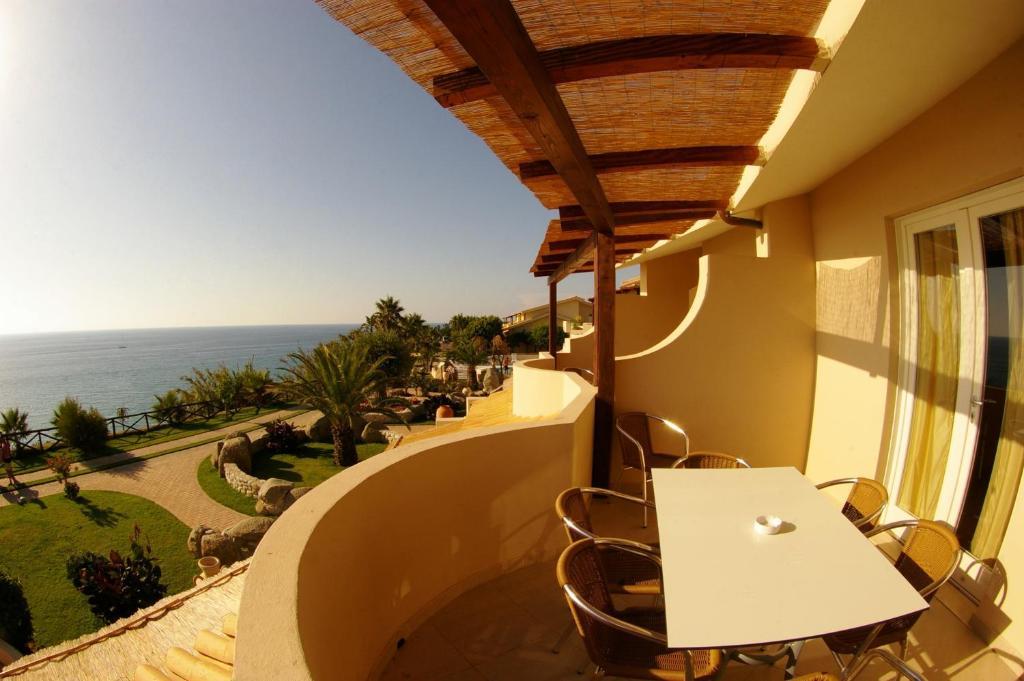 Hotel Villaggio Cala Di Volpe Capo Vaticano Esterno foto