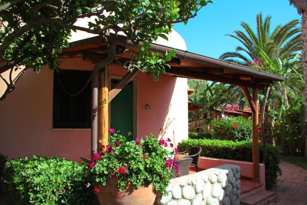 Hotel Villaggio Cala Di Volpe Capo Vaticano Camera foto