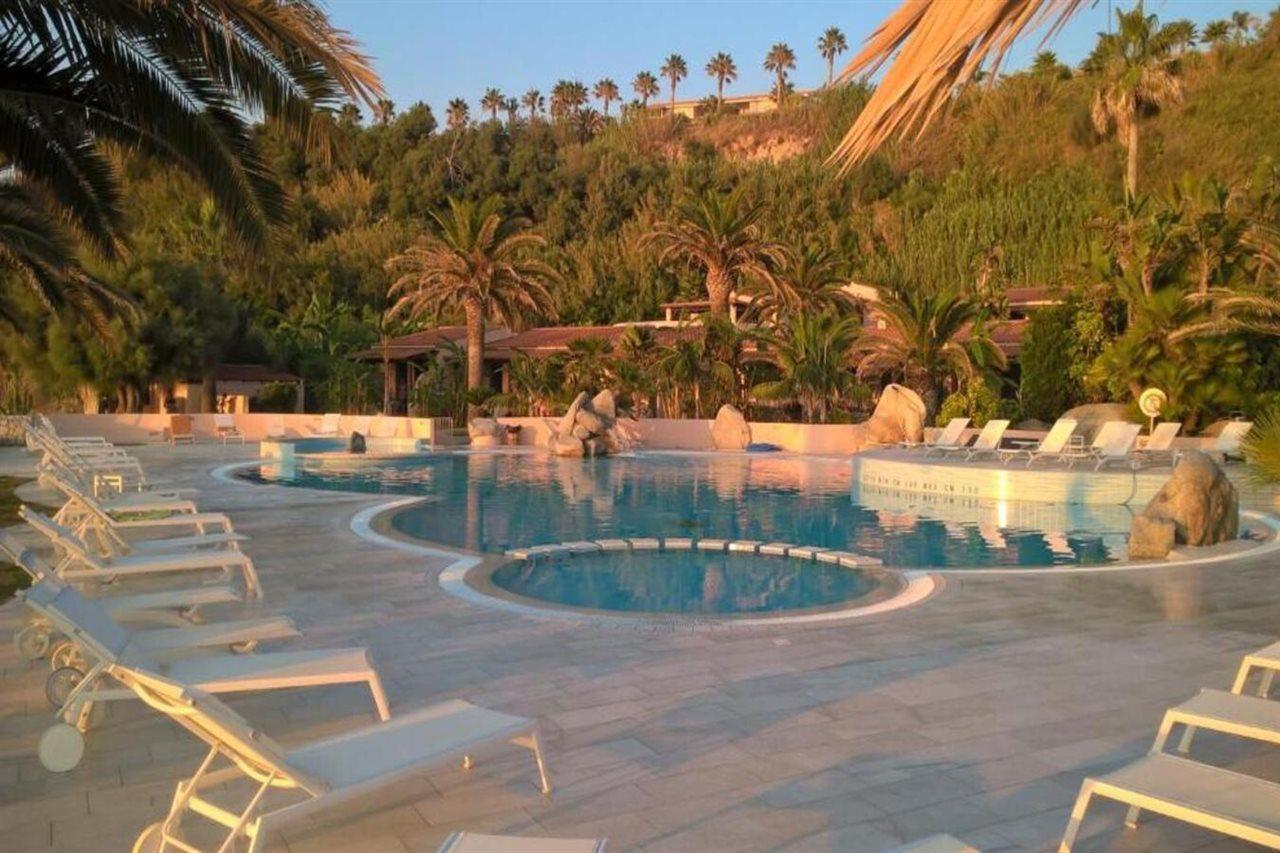Hotel Villaggio Cala Di Volpe Capo Vaticano Esterno foto