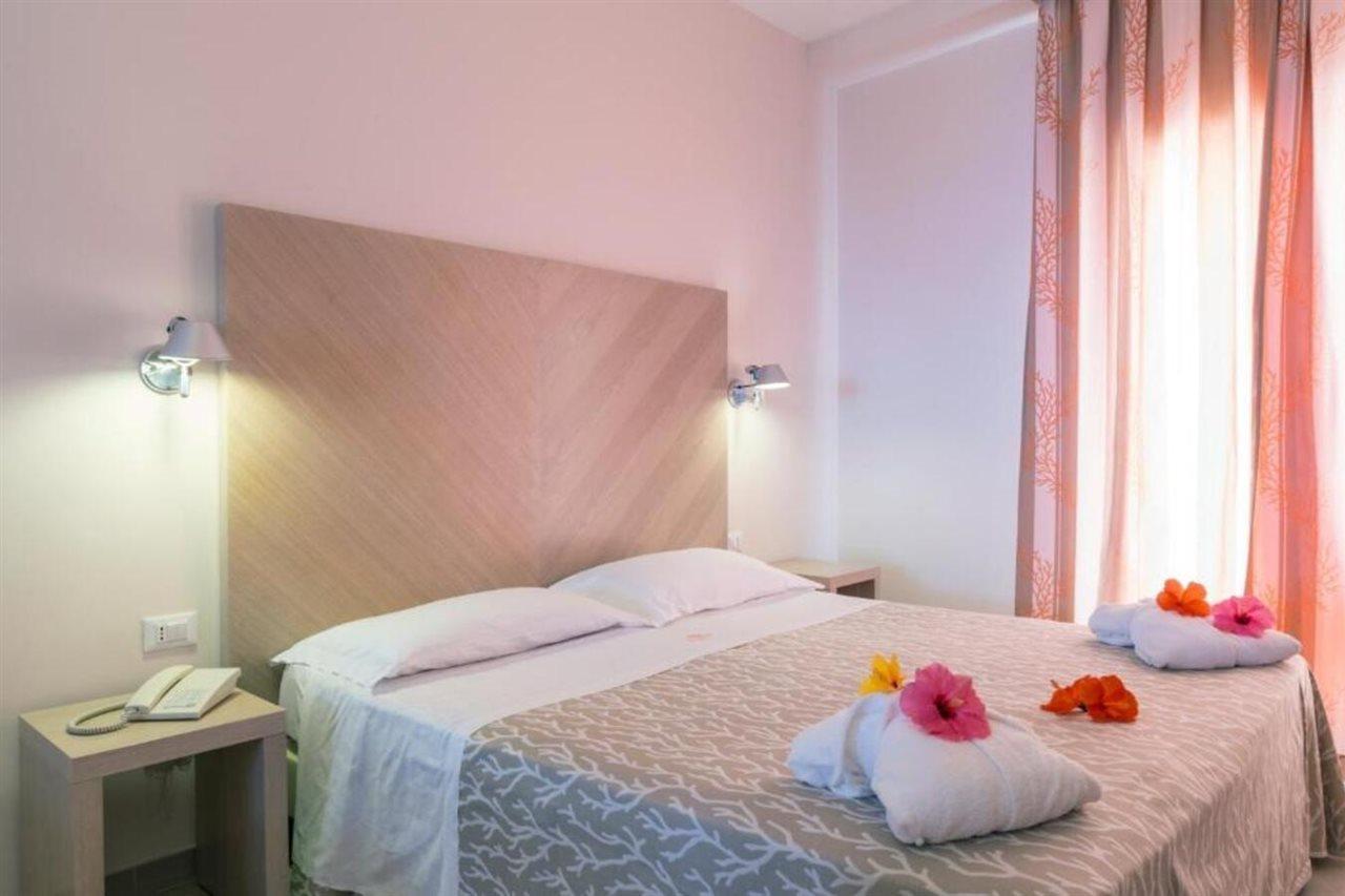 Hotel Villaggio Cala Di Volpe Capo Vaticano Esterno foto