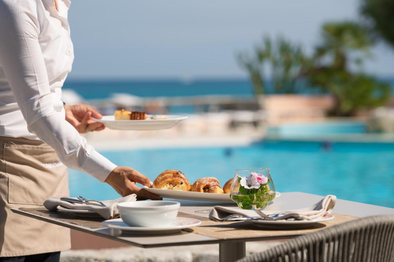 Hotel Villaggio Cala Di Volpe Capo Vaticano Esterno foto