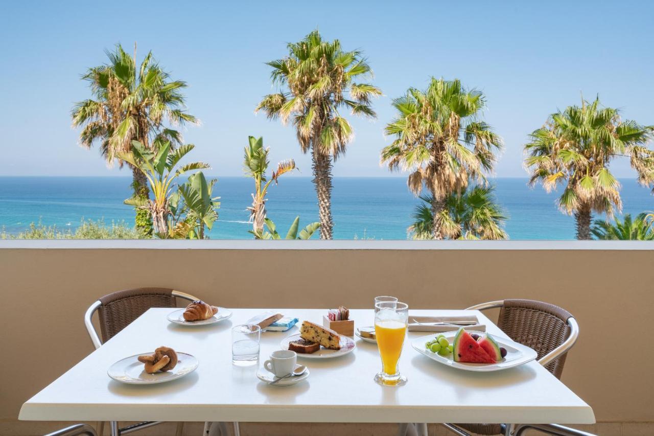 Hotel Villaggio Cala Di Volpe Capo Vaticano Esterno foto