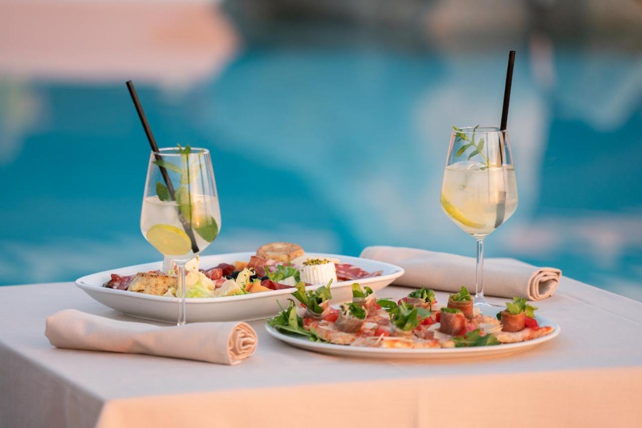 Hotel Villaggio Cala Di Volpe Capo Vaticano Esterno foto