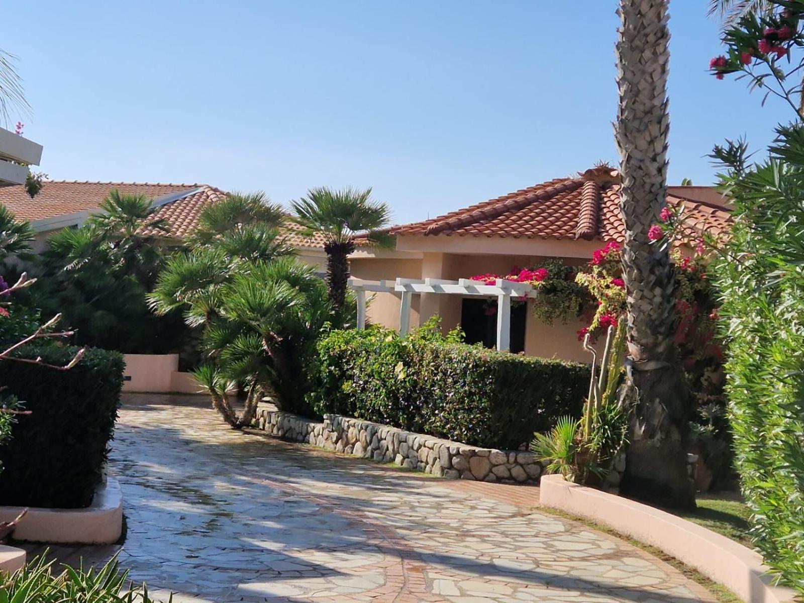 Hotel Villaggio Cala Di Volpe Capo Vaticano Esterno foto
