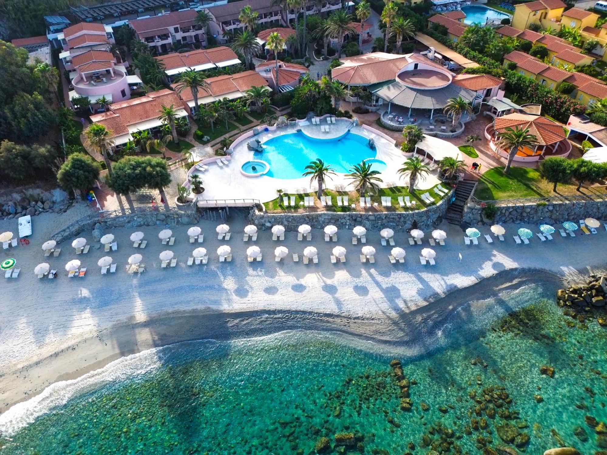Hotel Villaggio Cala Di Volpe Capo Vaticano Esterno foto