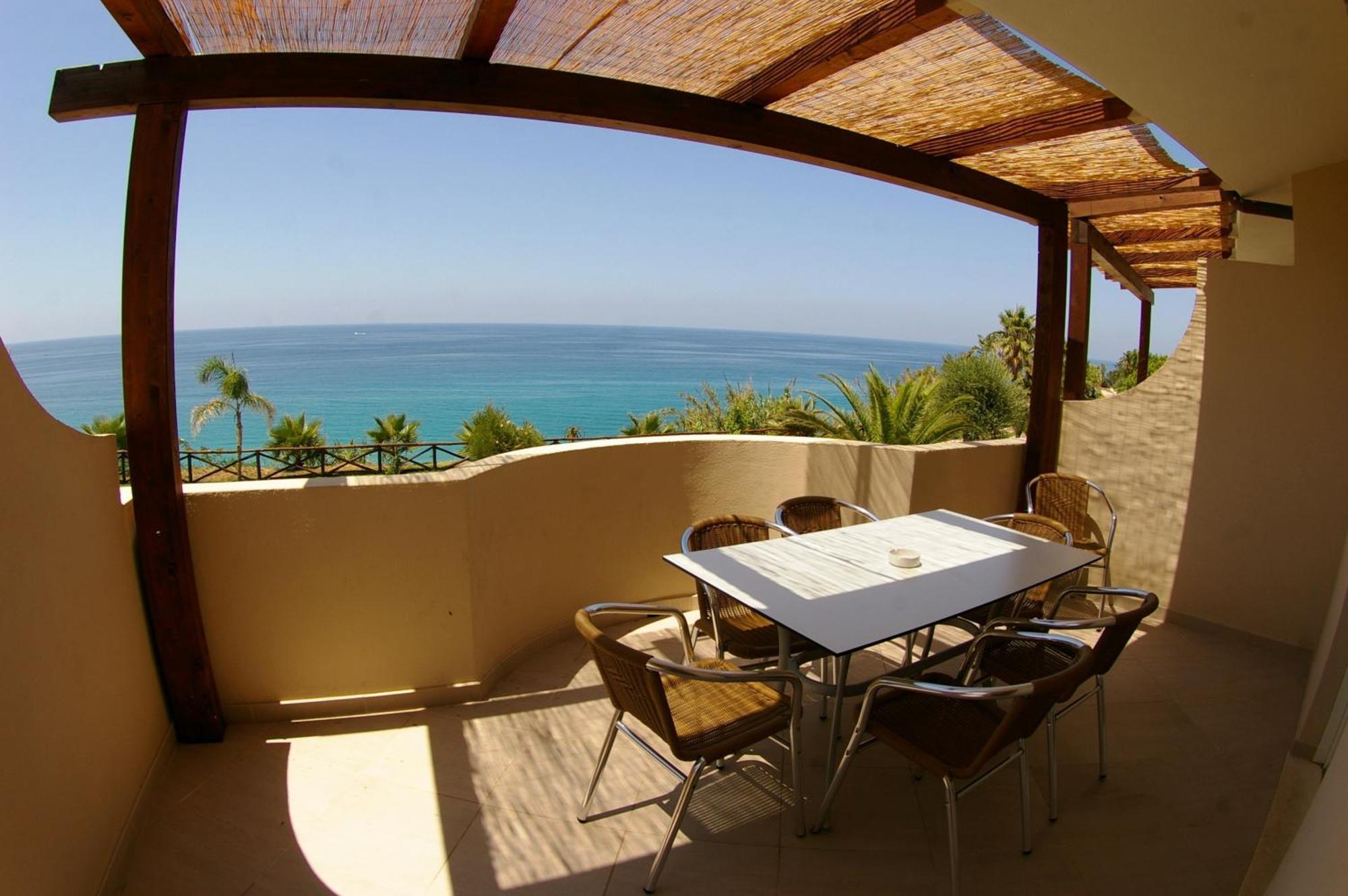 Hotel Villaggio Cala Di Volpe Capo Vaticano Esterno foto
