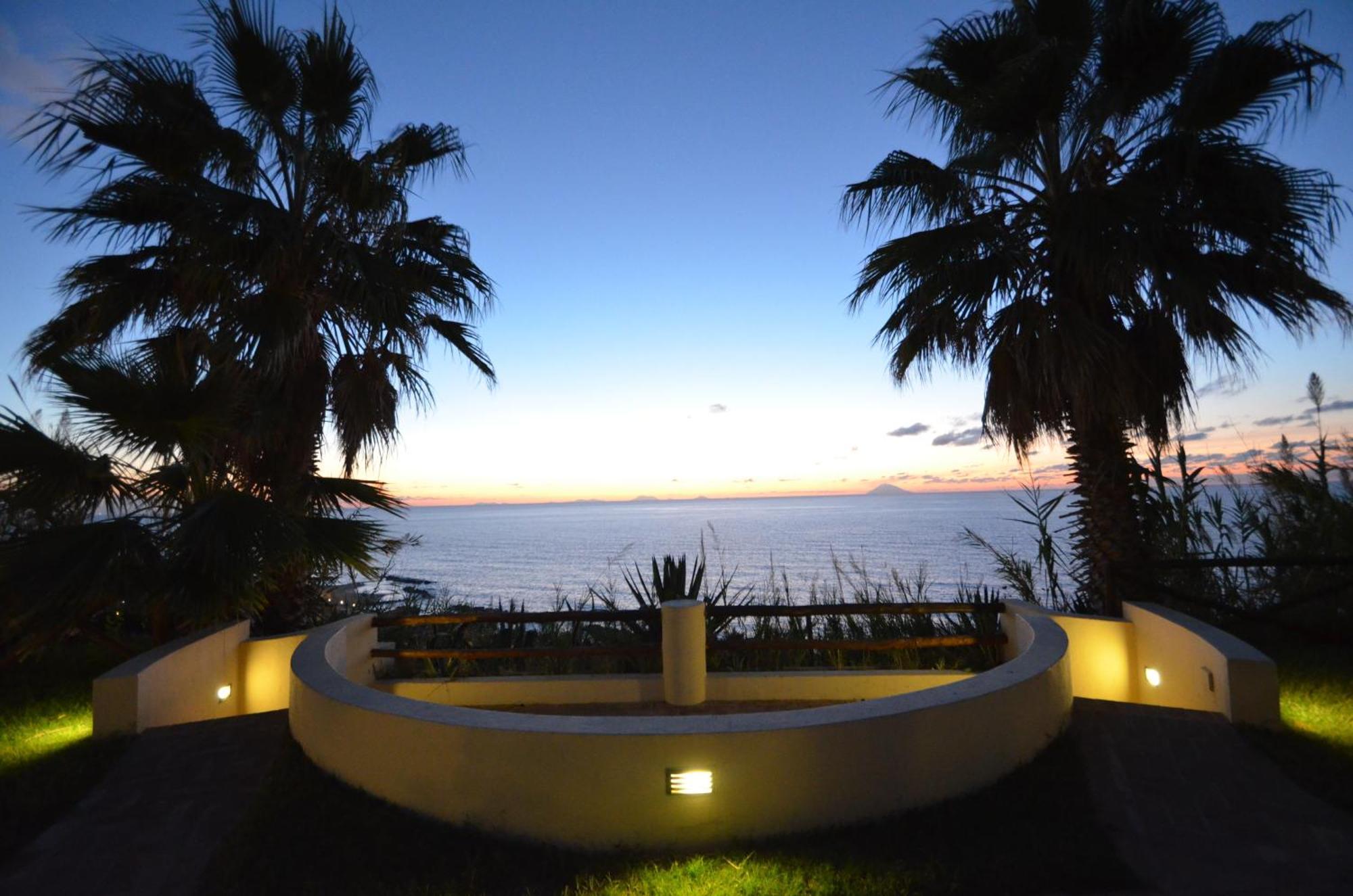 Hotel Villaggio Cala Di Volpe Capo Vaticano Esterno foto