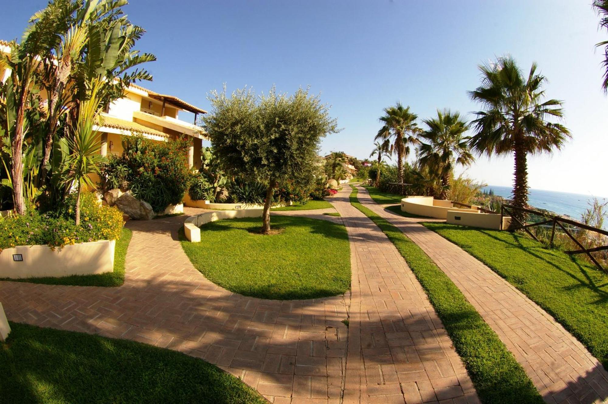 Hotel Villaggio Cala Di Volpe Capo Vaticano Esterno foto