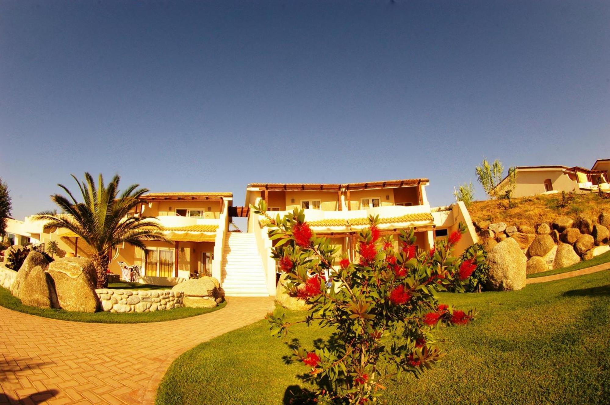 Hotel Villaggio Cala Di Volpe Capo Vaticano Esterno foto