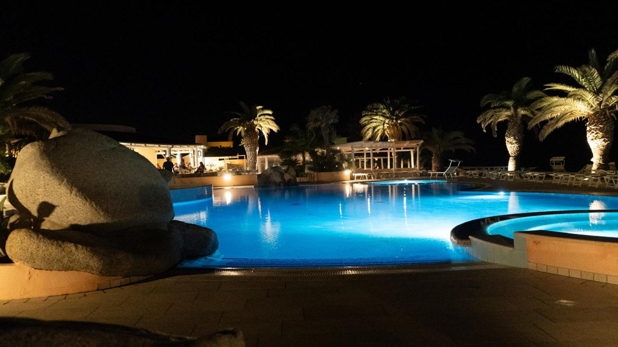 Hotel Villaggio Cala Di Volpe Capo Vaticano Esterno foto