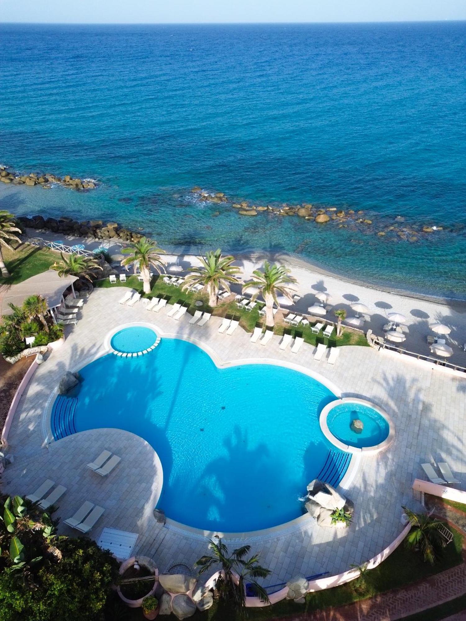 Hotel Villaggio Cala Di Volpe Capo Vaticano Esterno foto