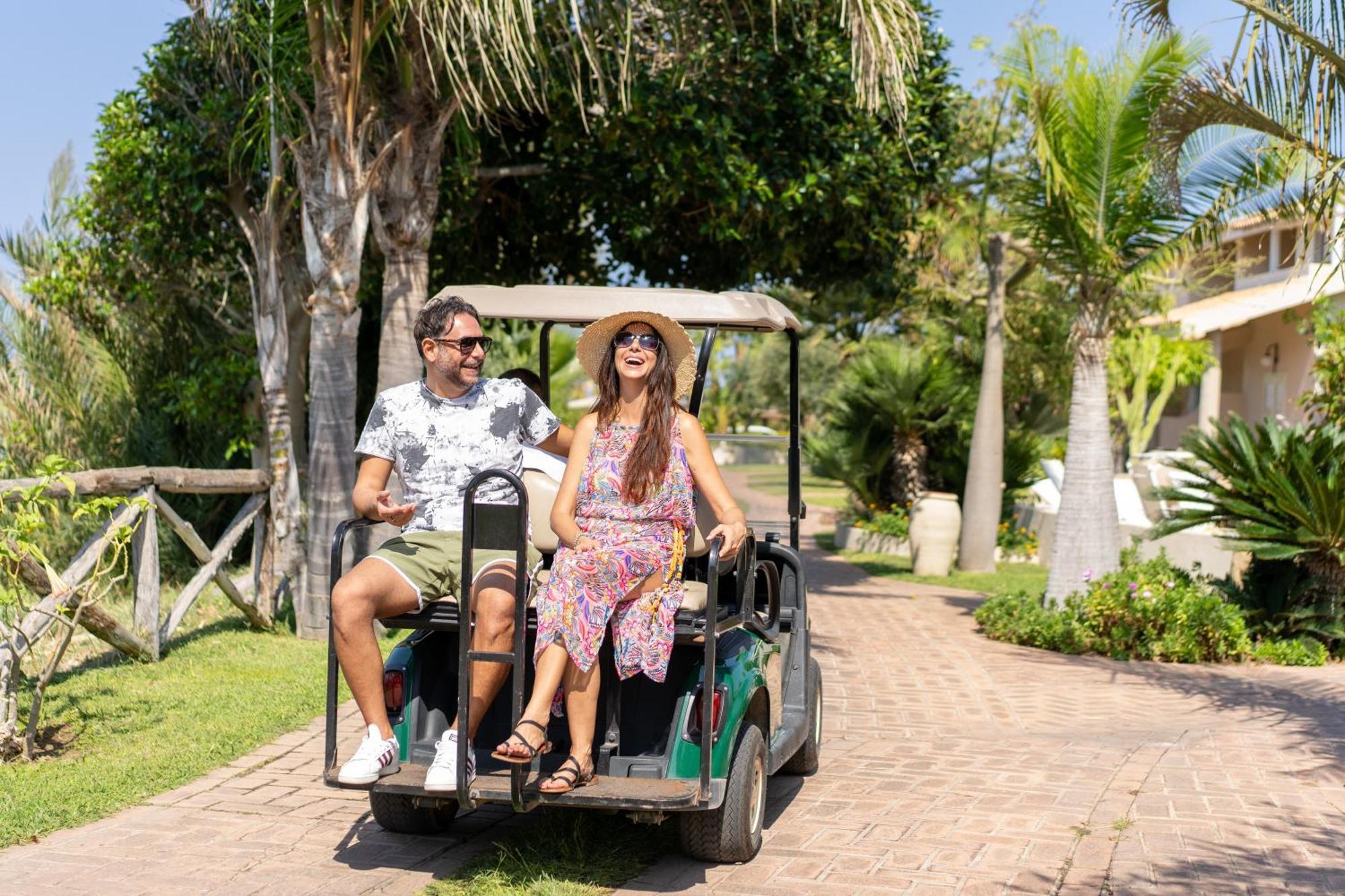 Hotel Villaggio Cala Di Volpe Capo Vaticano Esterno foto