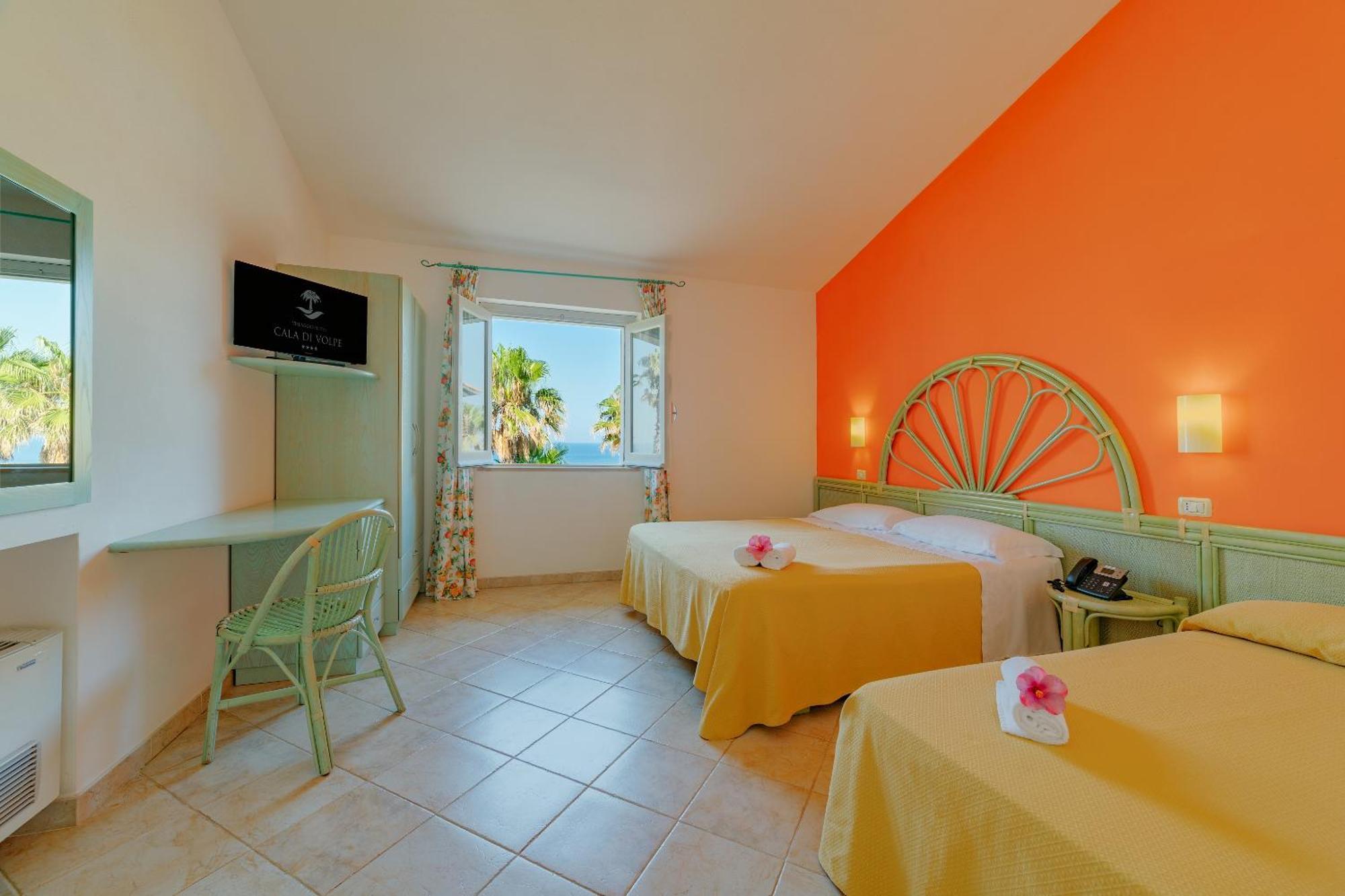 Hotel Villaggio Cala Di Volpe Capo Vaticano Esterno foto