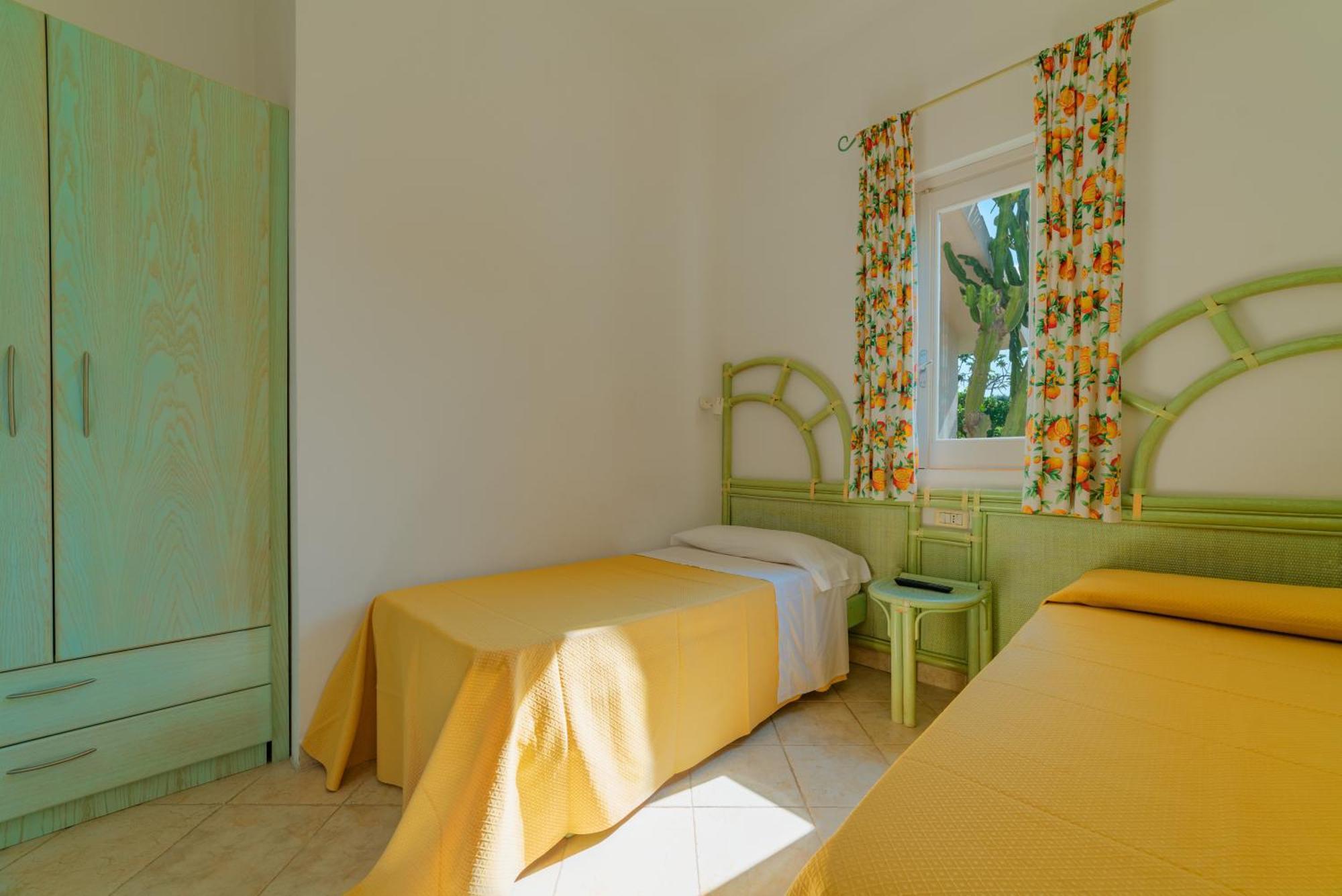 Hotel Villaggio Cala Di Volpe Capo Vaticano Esterno foto