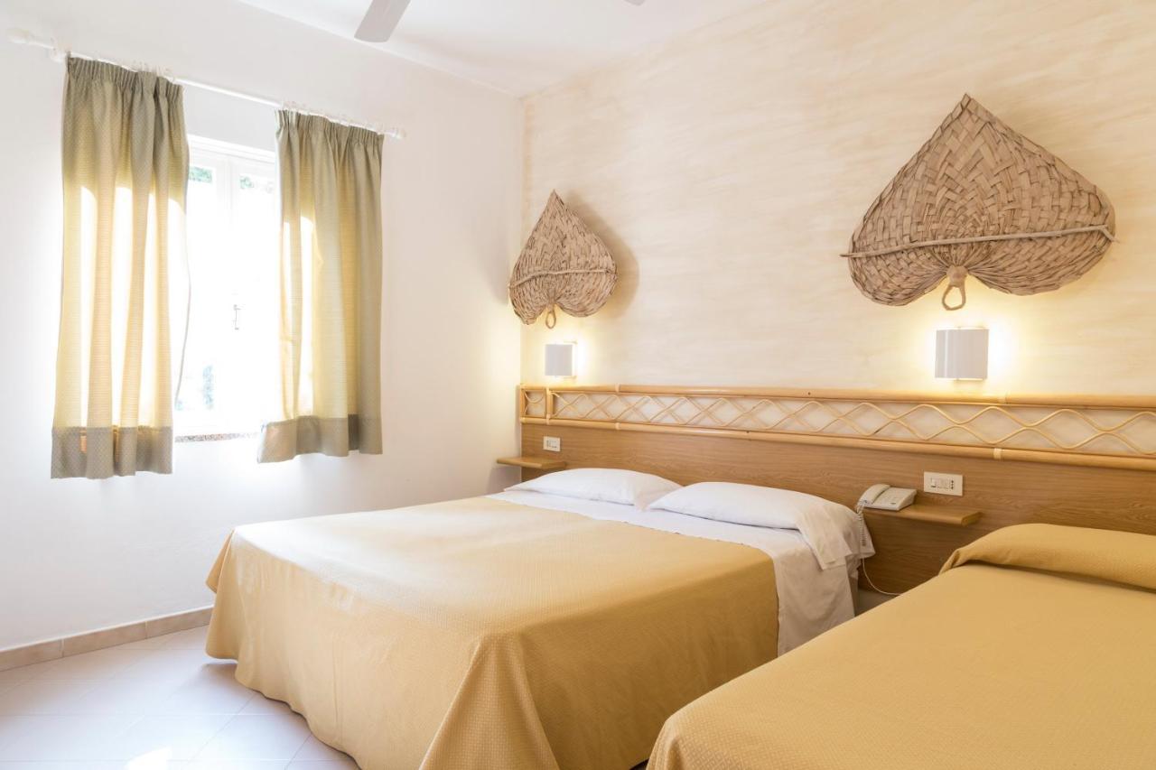 Hotel Villaggio Cala Di Volpe Capo Vaticano Esterno foto