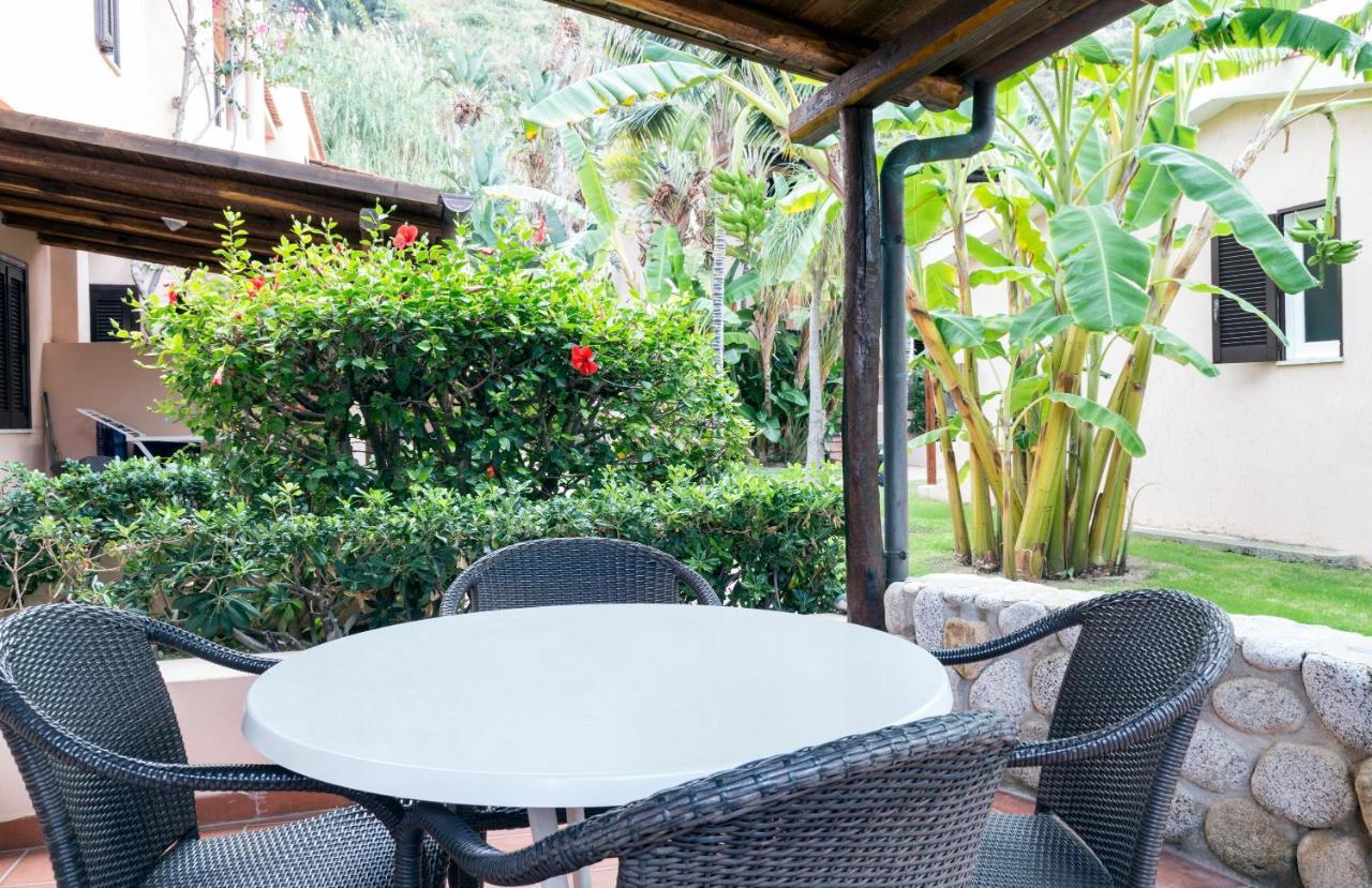 Hotel Villaggio Cala Di Volpe Capo Vaticano Esterno foto